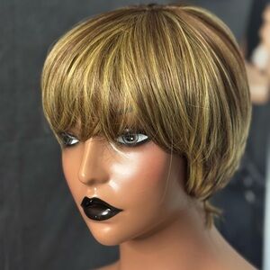 Stylish Blonde Pixie Cut Wig for Women (never worn)
